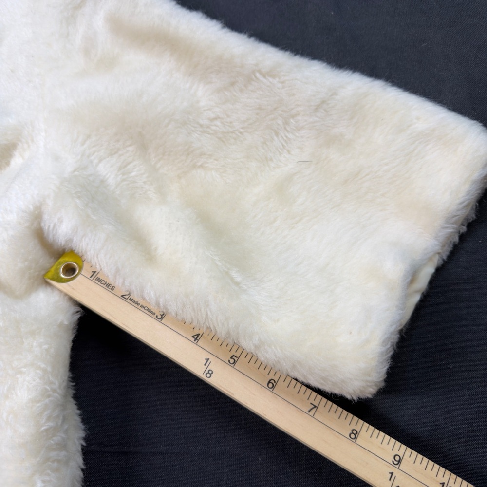 ⭐️Cream White Faux Fur Short Sleeve Jacket Size ? Brand ? Soft Plush Jacket Coat - Picture 7 of 9
